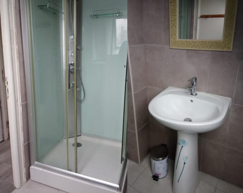 Chambre au calme et simple, cuisine à dispo Vacation rental in Finistere