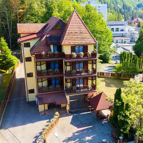 Property building, Day, Natural landscape, Street view