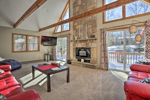 Hike, Ski and Golf Private Poconos Cabin with Deck! Cabin in Tobyhanna