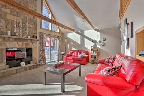 Hike, Ski and Golf Private Poconos Cabin with Deck! Cabin in Tobyhanna