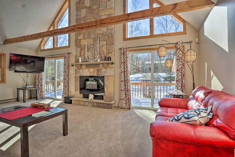 Hike, Ski and Golf Private Poconos Cabin with Deck! Cabin in Tobyhanna