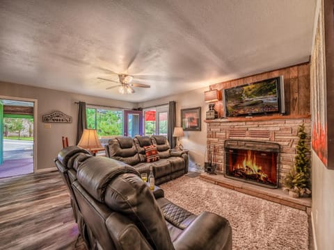 TV and multimedia, Living room, Seating area, fireplace, furniture