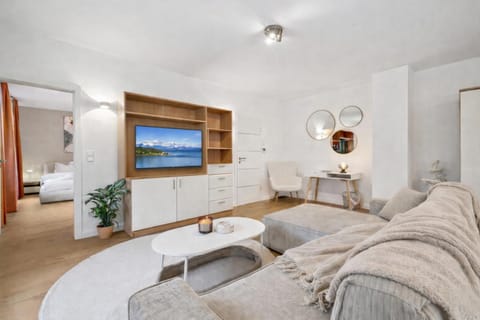 TV and multimedia, Living room, Photo of the whole room, Seating area