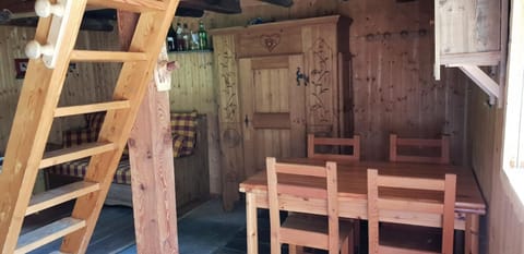 Alpine Chalet 1800m le Petit Fontcouverte Névache Chalet in Le Monêtier-les-Bains