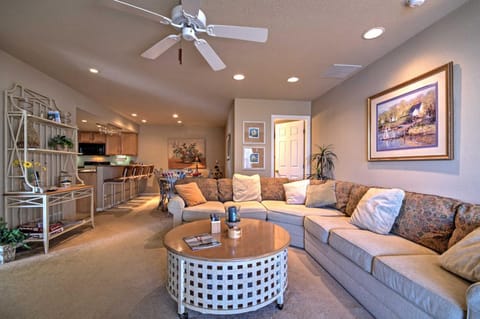 Luxe Lakeside Regatta Bay Getaway with Pool Access! Apartment in Village Four Seasons