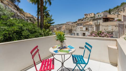 Balcony/Terrace, City view, Street view