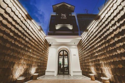 Facade/entrance
