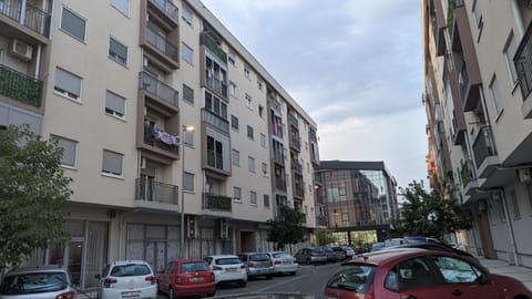 Guest House Mikeli (BESPL. DORUCAK)-(FREE BREAKFAST) Apartment in Podgorica