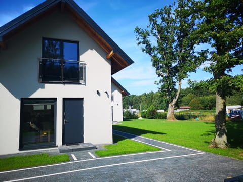 Property building, Facade/entrance, Garden
