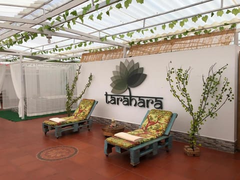 Patio, Spa and wellness centre/facilities
