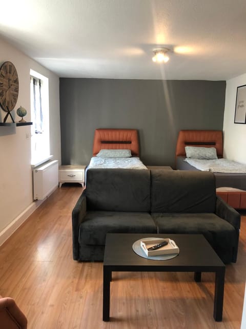 Bed, Photo of the whole room, Seating area