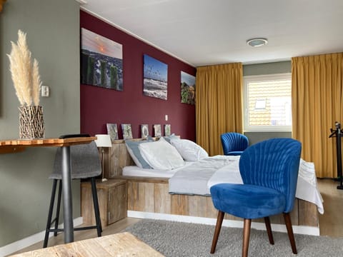 Seating area, Bedroom