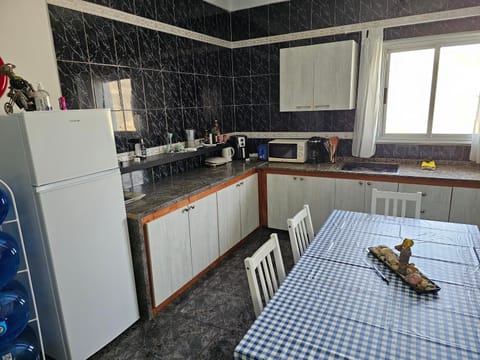 Kitchen or kitchenette, Dining area, stove