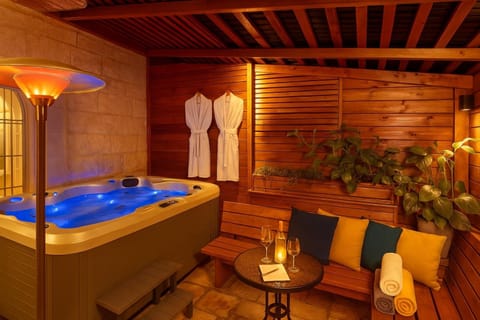 Patio, Hot Tub