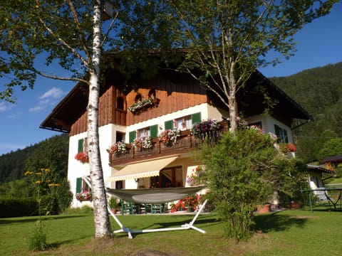 Property building, Garden, Balcony/Terrace