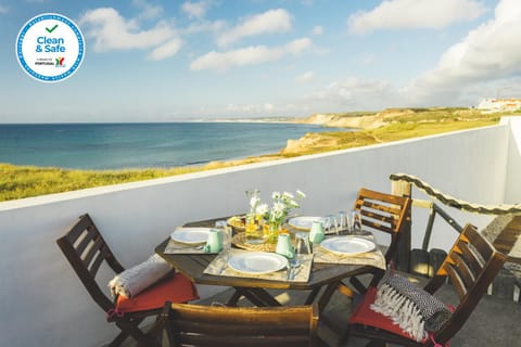 Patio, Facade/entrance, Natural landscape, Bird's eye view, Garden, Balcony/Terrace, Decorative detail, Beach, Beach, On site, Garden view, Sea view