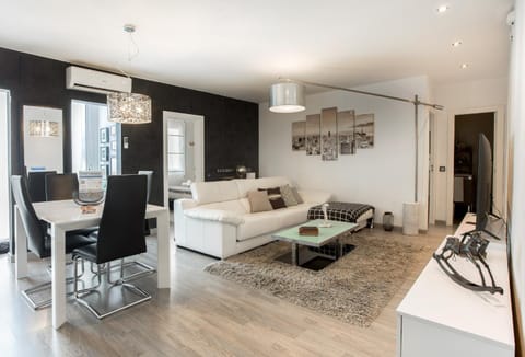 Living room, Seating area, Dining area