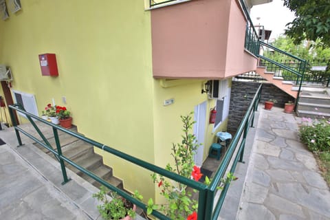 Patio, Facade/entrance, Balcony/Terrace