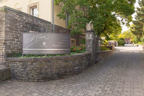 Facade/entrance, Property logo or sign, Landmark view