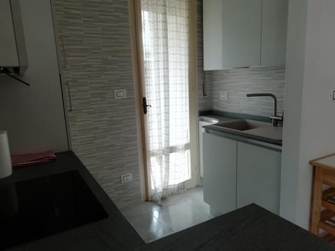 Kitchen or kitchenette, dishwasher