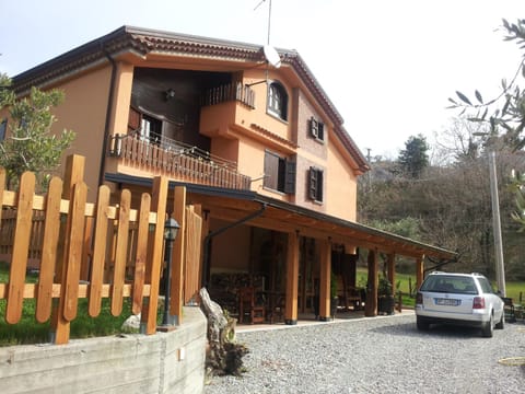 Facade/entrance