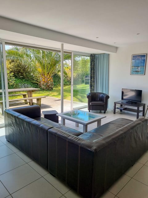 Patio, BBQ facilities, Garden, Living room