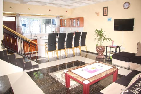 Kitchen or kitchenette, Living room, Seating area