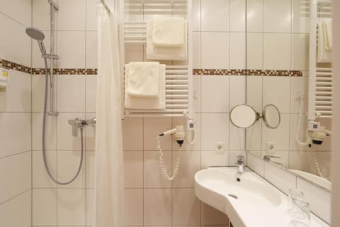 Bathroom, Photo of the whole room