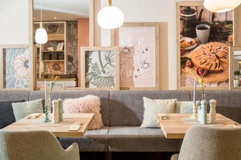 Decorative detail, Seating area