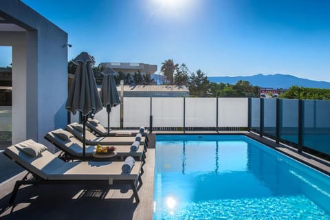 Swimming pool, sunbed