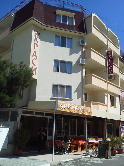Facade/entrance