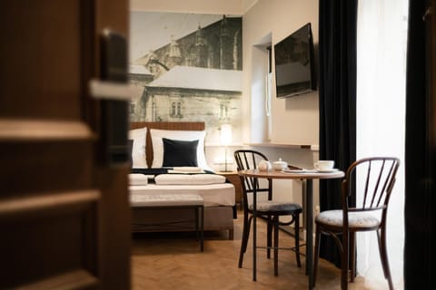 Bed, TV and multimedia, Photo of the whole room, Seating area