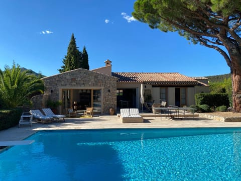 Property building, Balcony/Terrace, Pool view, Swimming pool, Swimming pool