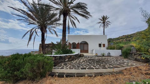 Property building, Natural landscape, Garden, Garden view, Sea view