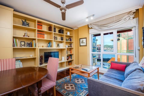 Living room, Lounge or bar, Sea view