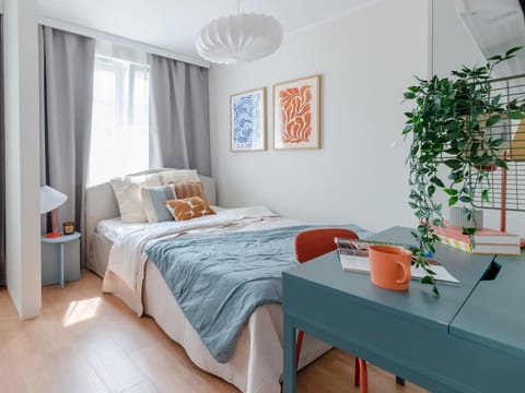 Bed, Photo of the whole room, Seating area, Bedroom