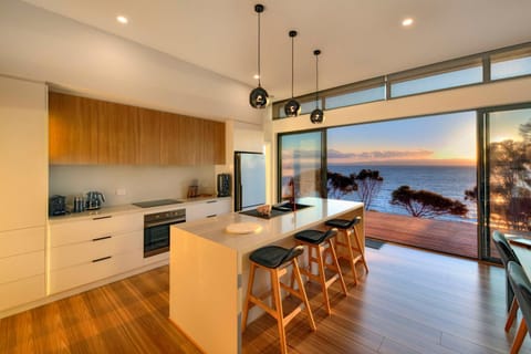 Nearby landmark, Natural landscape, Fishing, Snorkeling, Kitchen or kitchenette, Canoeing, Hiking, Cycling, Diving, Sea view
