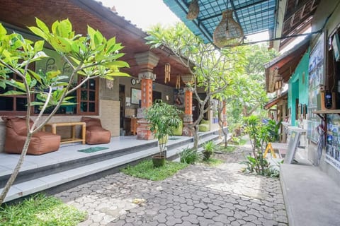 Facade/entrance