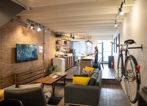 TV and multimedia, Kitchen or kitchenette, Living room, Seating area