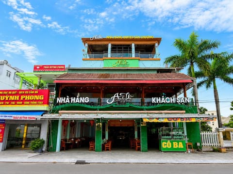 Facade/entrance