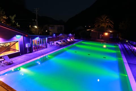 Hot Spring Bath, Swimming pool