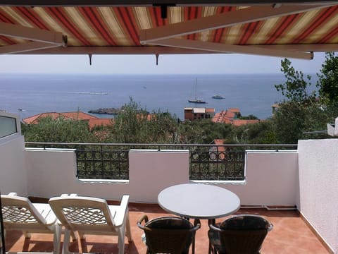 View (from property/room), Balcony/Terrace, Sea view