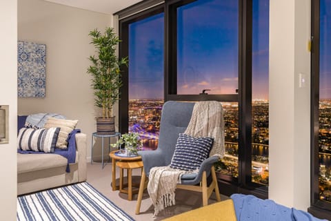 Living room, Seating area, City view, Landmark view, Mountain view, River view