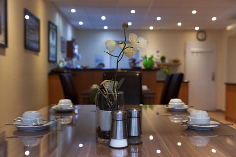 Decorative detail, Dining area, Breakfast, Continental breakfast, Buffet breakfast