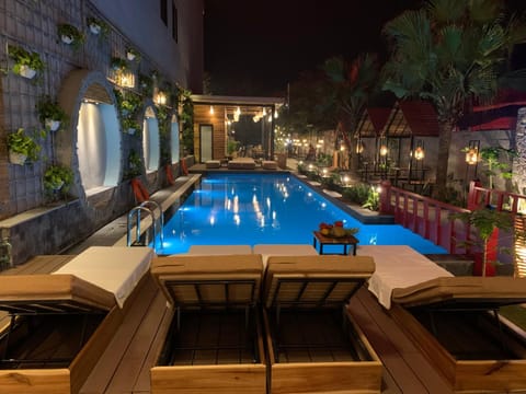 Night, Pool view, Swimming pool, Swimming pool, Sports, sunbed