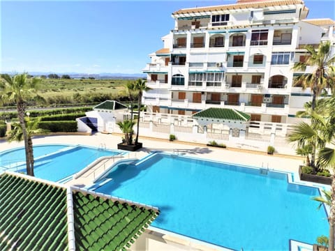 Property building, Pool view, Swimming pool, Swimming pool, sunbed
