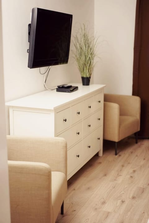 Communal lounge/ TV room, TV and multimedia