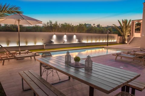 Swimming pool, Swimming pool