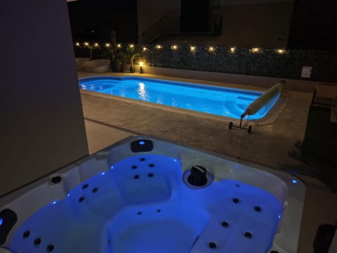 Night, Hot Tub, Swimming pool