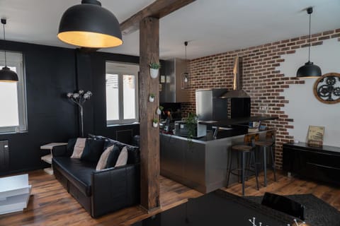 Kitchen or kitchenette, Living room